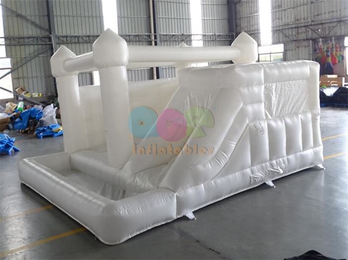 White Inflatable Bounce House With Ball Pit